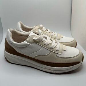 CUSHIONAIRE Women's lace up Sneaker +Comfort Foam 8 WHITE/TAN